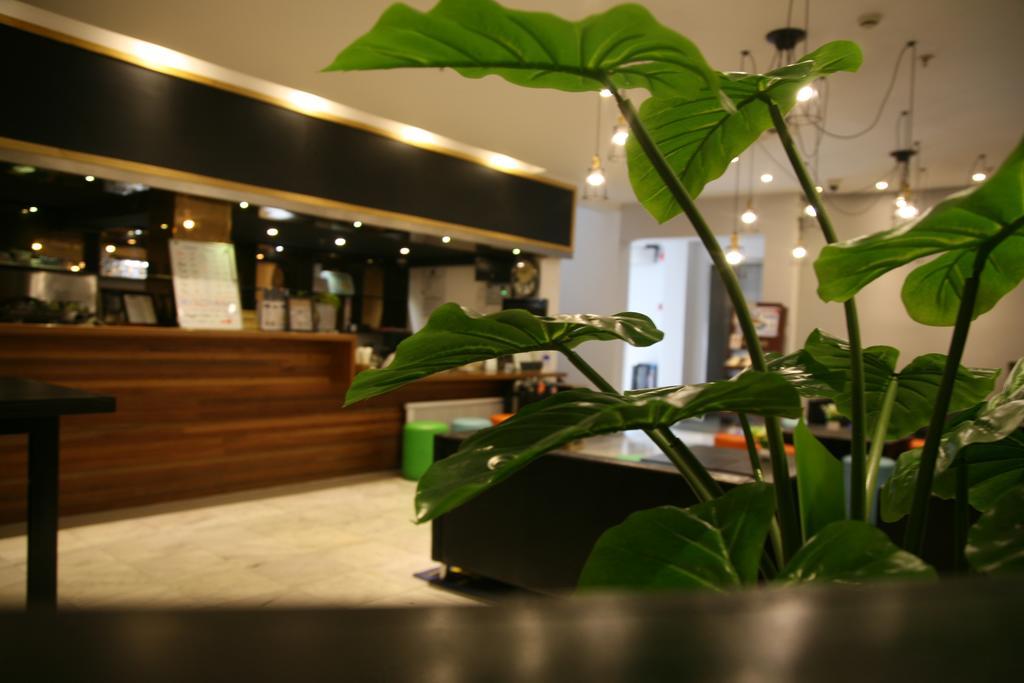 Shanghai Fish Inn Bund Екстериор снимка